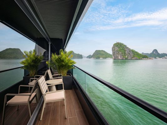 Ban công riêng toàn cảnh Vịnh Hạ Long