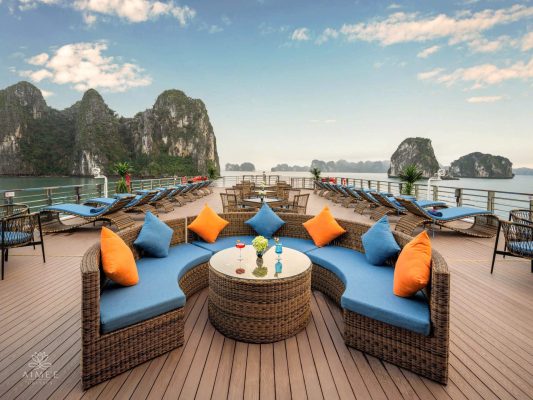 Sundeck-aimee-cruise