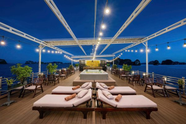 Sundeck-du-thuyen-anthena-royal-Ha-long