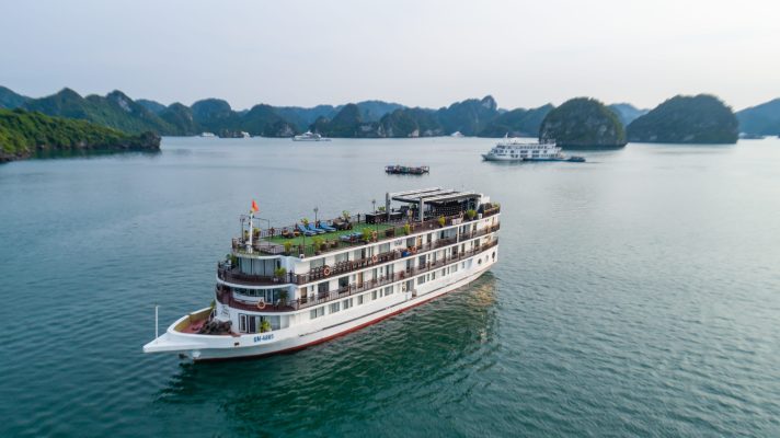 Toan-canh-du-thuyen-amanda-ha-long