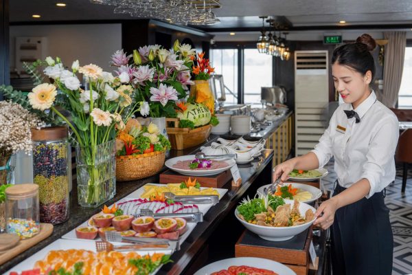 buffet tren du thuyen Anthena Luxury