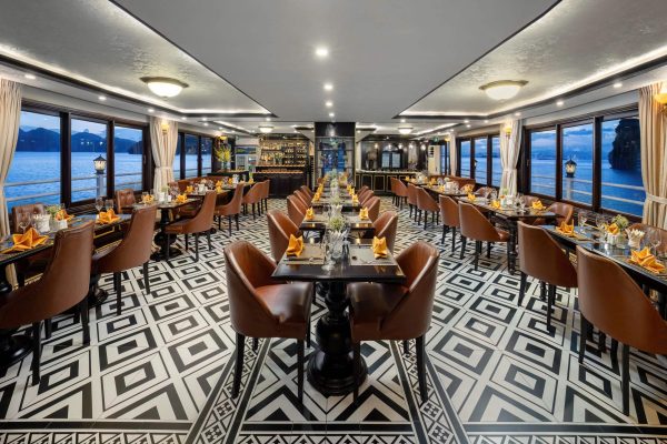 nha hang tren du thuyen Anthena Luxury