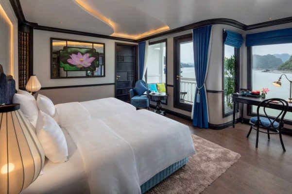 Cabin-Auroza-cruise
