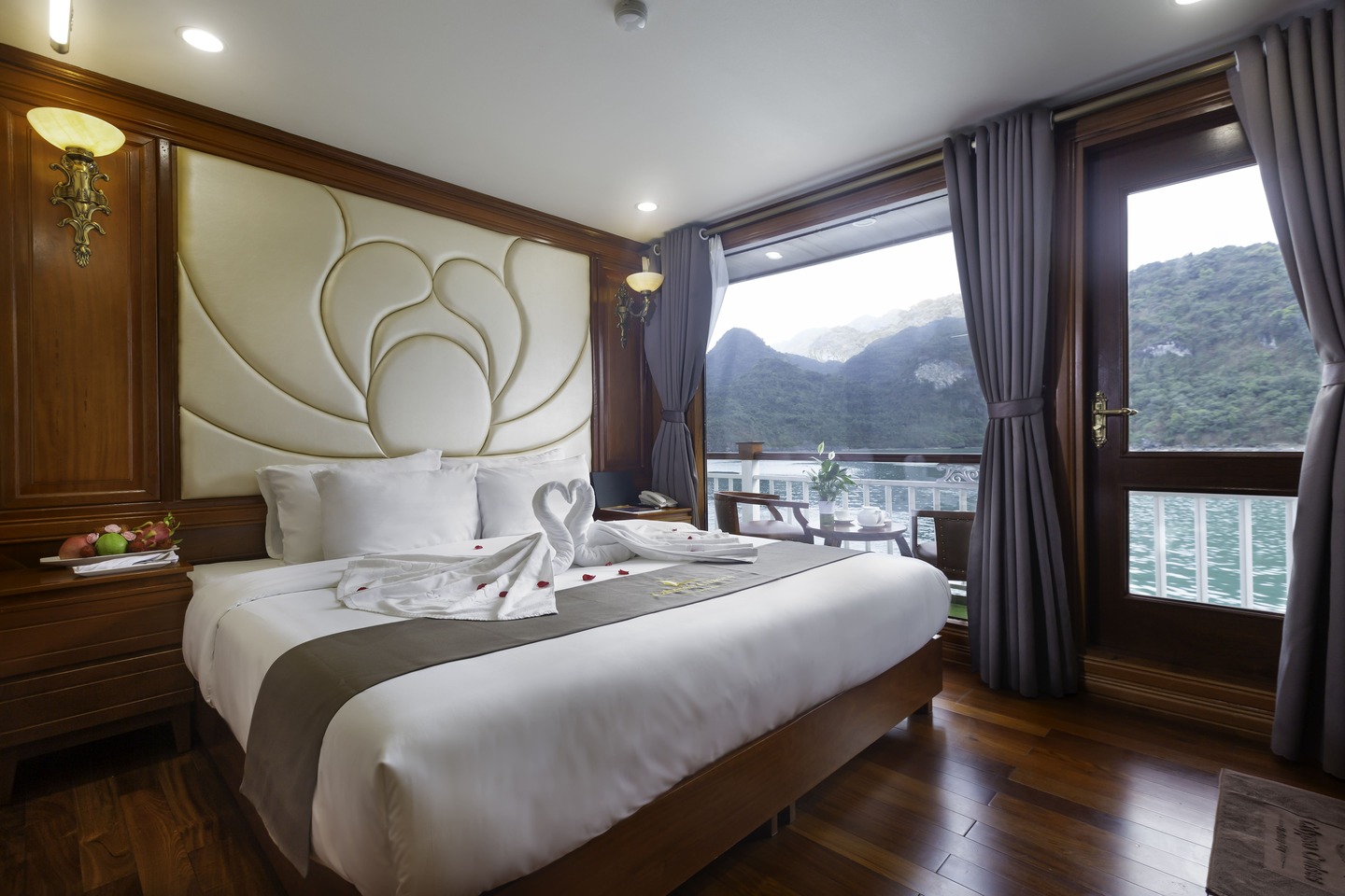 Deluxe-Balcony-Double-Du-thuyen-Calypso-halong