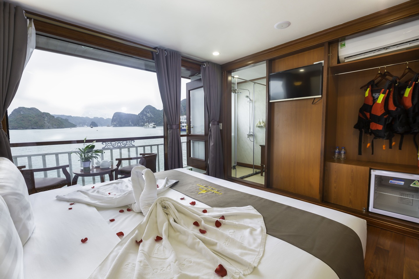 Deluxe-Balcony-Double-lan-ha