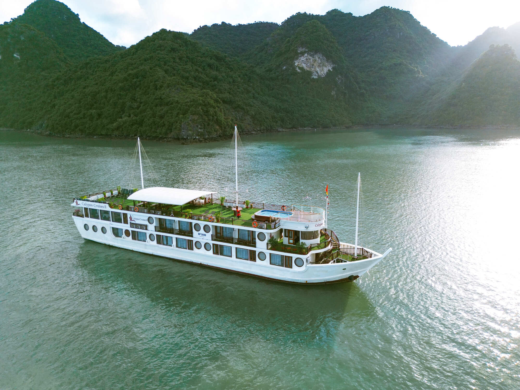 Du-thuyen-Calypso-ha-long