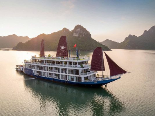 Toan-canh-du-thuyen-Auroza-cruise