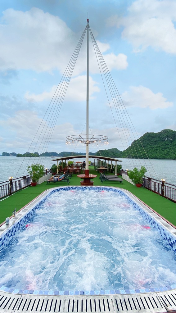 be-boi-Du-thuyen-Calypso-halong